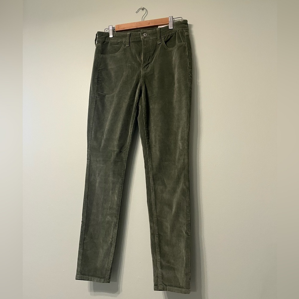 NWT AE high rise green corduroy jegging size 8